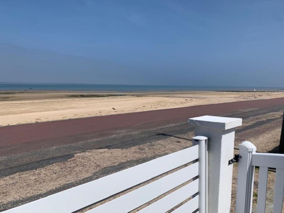 Villa De La Plage, Front De Mer, Juno Beach Bernières-sur-Mer Eksteriør billede